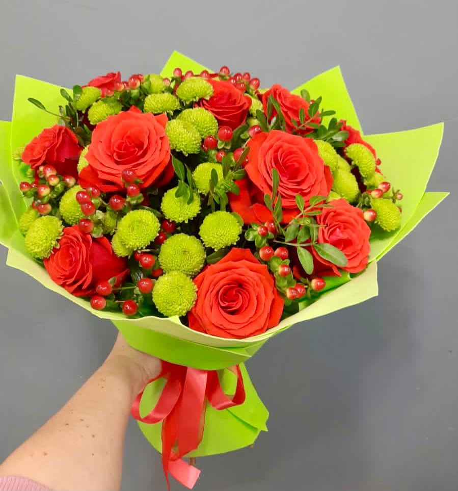 Букет цветов из: Хризантемы и Розы в Поселок совхоза Сафоновский