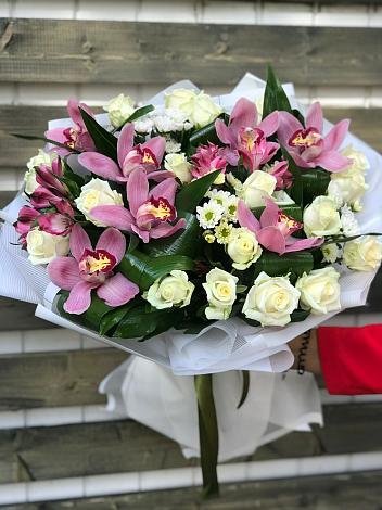 Букет цветов из: Розы и Хризантемы в Поселок совхоза Сафоновский