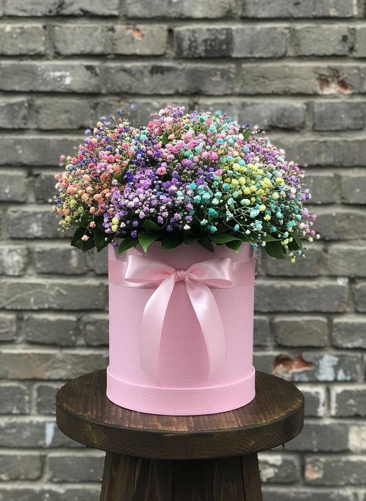 Цветочная композиция из Гипсофила и Розы в шляпной коробке в Поселок совхоза Сафоновский