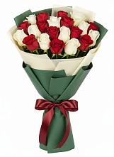 Букет Микс из красных и белых роз в Поселок совхоза Сафоновский