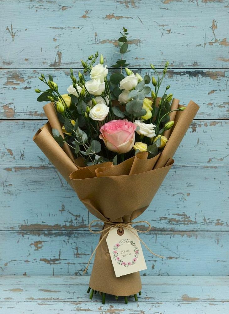 Букет цветов из: Розы и Лизиантусы в Поселок совхоза Сафоновский