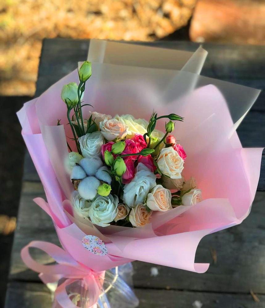 Букет цветов из: Розы и Лизиантусы в Поселок совхоза Сафоновский