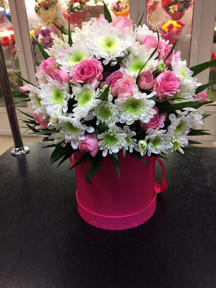 Цветочная композиция из Розы и Хризантемы в шляпной коробке в Поселок совхоза Сафоновский