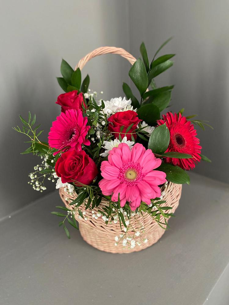 Цветочная композиция из Розы, Хризантемы и Герберы в корзине в Поселок совхоза Сафоновский