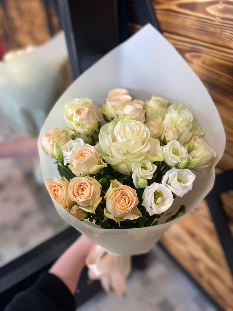 Букет цветов из: Розы и Лизиантусы в Поселок совхоза Сафоновский